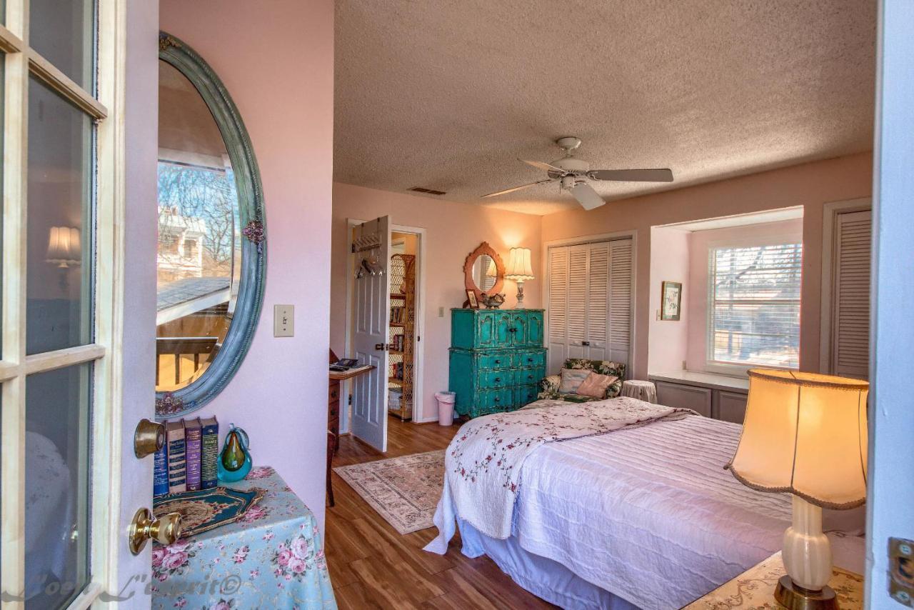Binky'S Nest Apartment Fredericksburg Exterior photo